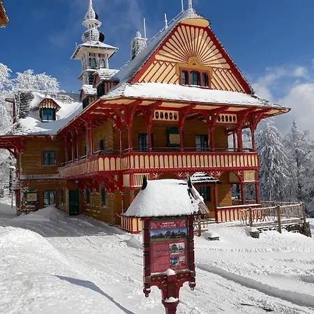 Libusin & Mamenka Narodni Kulturni Pamatky 아파트호텔 4*